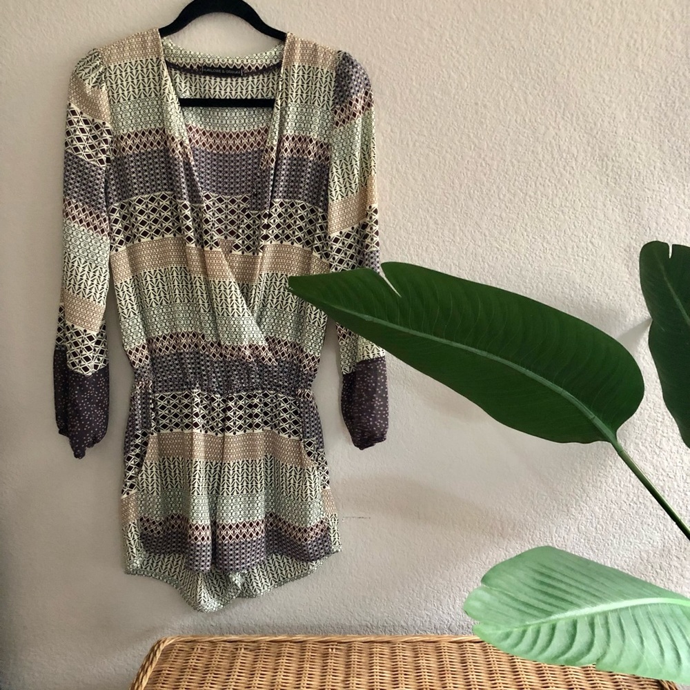 NWOT Long sleeve patterned romper